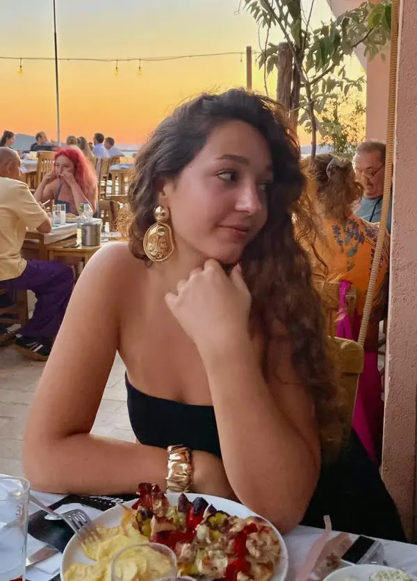 Mekselina Karoğlu Nail Artist izmit protez tırnak